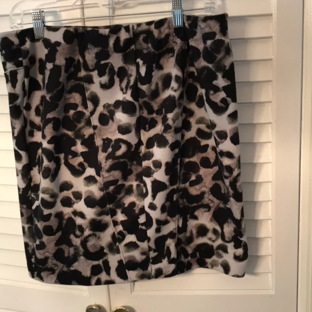 Vera Wang Animal print skirt